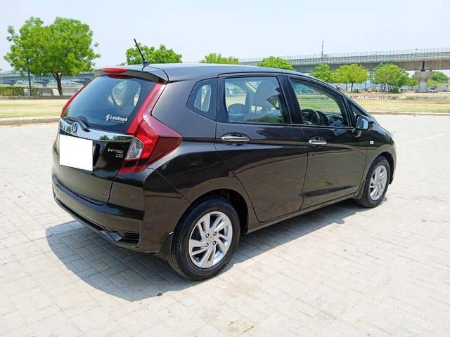 https://images10.gaadi.com/usedcar_image/4591012/original/processed_cec9de1310281b965a61a4dc5d3b7a0f.jpg?imwidth=6401