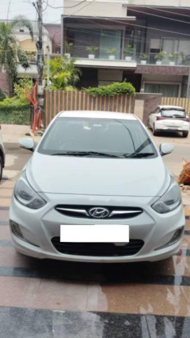 https://images10.gaadi.com/usedcar_image/4591017/original/processed_ab2fbf15-14ae-4d8d-a6b7-9401e69be921.jpg?imwidth=6400