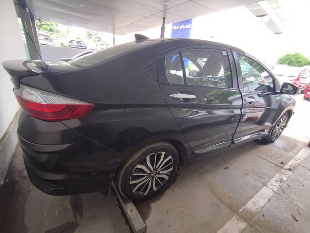 https://images10.gaadi.com/usedcar_image/4591020/original/processed_ba0df8ee-f536-49bb-ac46-e81eddaefbaa.jpg?imwidth=6401