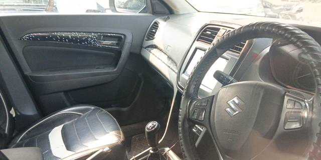 https://images10.gaadi.com/usedcar_image/4591022/original/43e75864a89cee346445b37259eb5c64.jpg?imwidth=6402