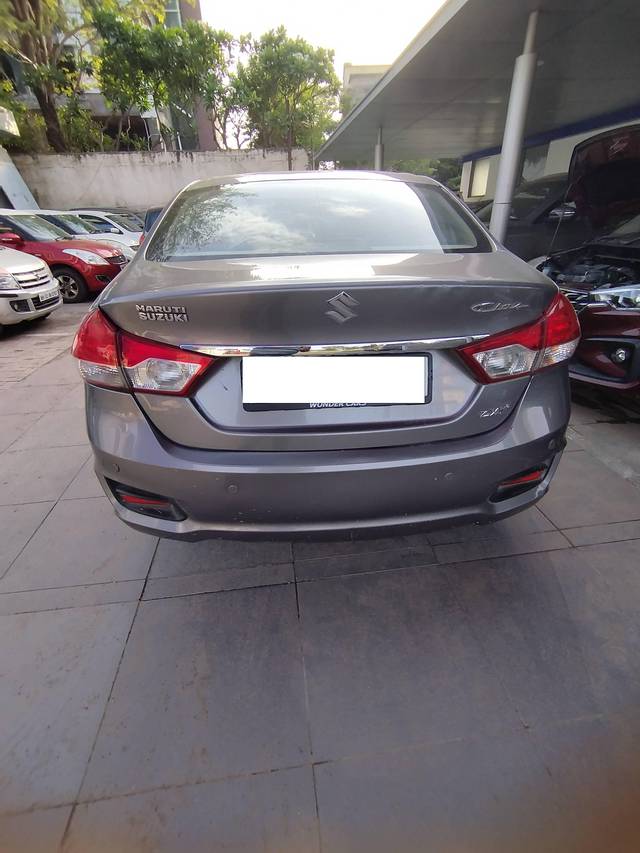 https://images10.gaadi.com/usedcar_image/4591031/original/processed_67cd0347-5f51-4092-8a2d-578b1777789d.jpg?imwidth=6401