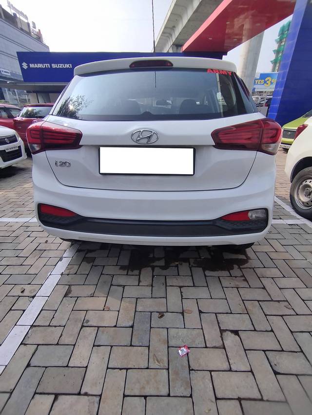 https://images10.gaadi.com/usedcar_image/4591035/original/processed_351c83a2-5510-4d9a-9f98-b8c451d3c51e.jpg?imwidth=6401