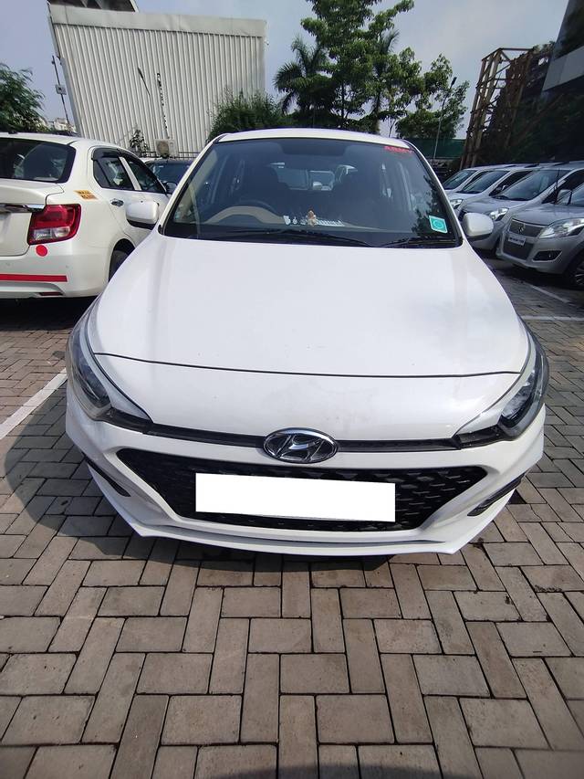 https://images10.gaadi.com/usedcar_image/4591035/original/processed_df1aa50b-2503-40d5-a29d-1ba9b989e54d.jpg?imwidth=6400