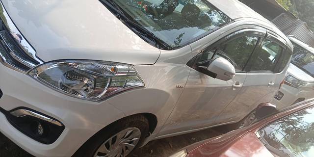 https://images10.gaadi.com/usedcar_image/4591036/original/processed_8fab065fe76f81e35bc27c3226e7ba24.jpg?imwidth=6401