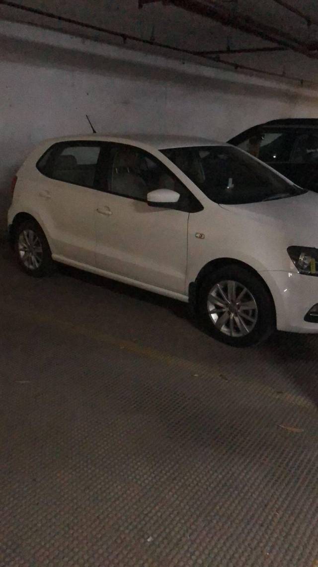 https://images10.gaadi.com/usedcar_image/4591069/original/processed_processed_f804b1ad-15d1-47bc-bfa2-62758a27ea4f.jpg?imwidth=6401
