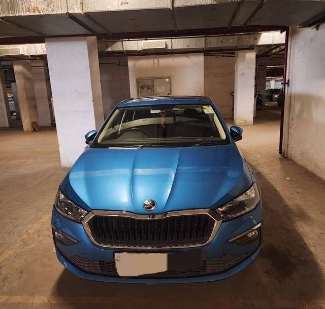 https://images10.gaadi.com/usedcar_image/4591077/original/processed_0324aa89-110f-4997-ac3e-b5e927115030.jpg?imwidth=6400