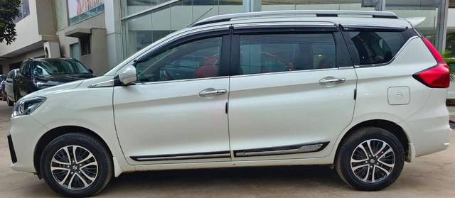 https://images10.gaadi.com/usedcar_image/4591085/original/processed_226f384426b616417ea4825ae938502c.jpg?imwidth=6402