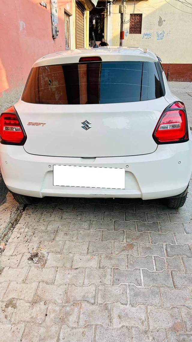 https://images10.gaadi.com/usedcar_image/4591088/original/processed_18b40b9c5738d0157de8af90081e24ca.jpg?imwidth=6401