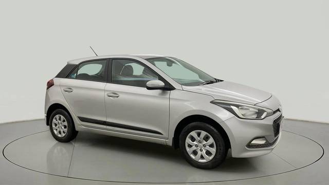 https://images10.gaadi.com/usedcar_image/4591103/original/f48288e12fb39e7c2e00a13c5643e65e.jpg?imwidth=6400