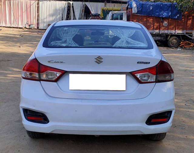 https://images10.gaadi.com/usedcar_image/4591125/original/processed_50a36a416112fe3ef15f0c287c4724fc.jpg?imwidth=6402