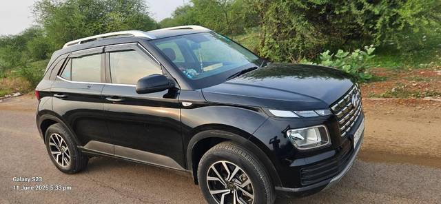 https://images10.gaadi.com/usedcar_image/4591135/original/processed_10a35adb-f589-4a9d-bcb6-7e231f22bca4.jpg?imwidth=6400
