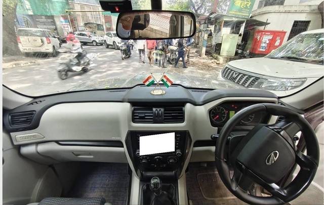 https://images10.gaadi.com/usedcar_image/4591137/original/processed_832417ec259e64bf09584415cee57b5e.jpeg?imwidth=6400