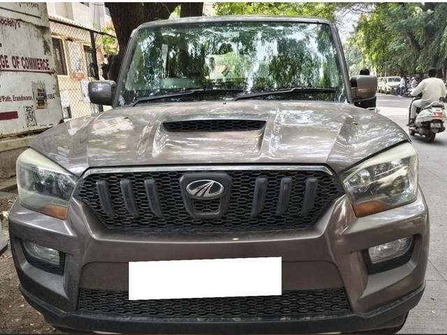 https://images10.gaadi.com/usedcar_image/4591137/original/processed_8bd9265bc5a8b2ac206d4cdc2ecc232f.jpeg?imwidth=6402