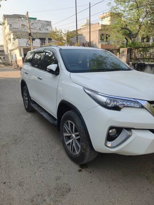 https://images10.gaadi.com/usedcar_image/4591141/original/6944690cd952f257da652be5be03cf81.jpg?imwidth=6400