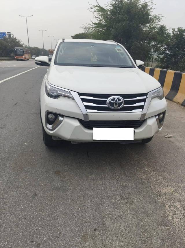 https://images10.gaadi.com/usedcar_image/4591141/original/processed_60be473db98f1dce06c4a4325dc289d7.jpg?imwidth=6402