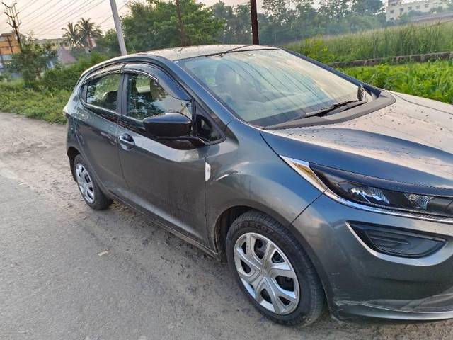 https://images10.gaadi.com/usedcar_image/4591146/original/processed_2d7daff9-dc40-4d86-9c0b-a3fd4fbe192f.jpg?imwidth=6400