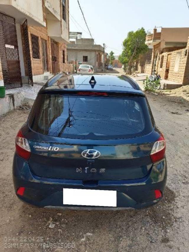 https://images10.gaadi.com/usedcar_image/4591156/original/processed_4aefc2c3-bae0-457f-be7b-7d11ef53e1f4.jpg?imwidth=6401