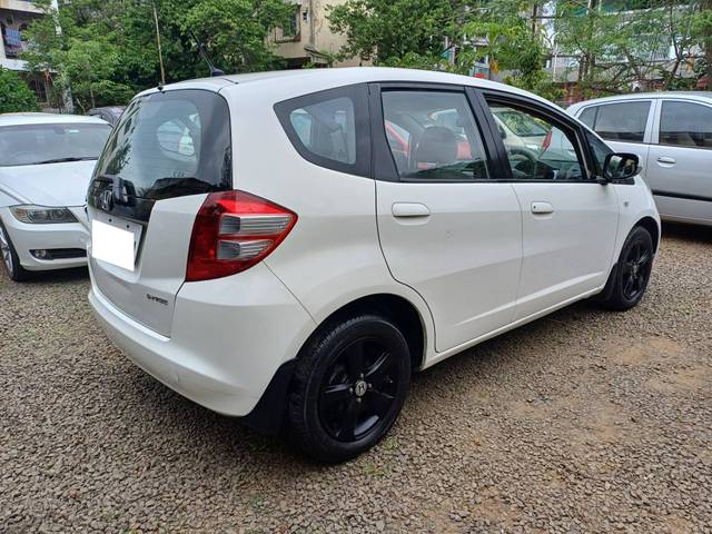 https://images10.gaadi.com/usedcar_image/4591210/original/processed_39202e433f430cf7ff0ac7f5cee8b4e1.jpg?imwidth=6402