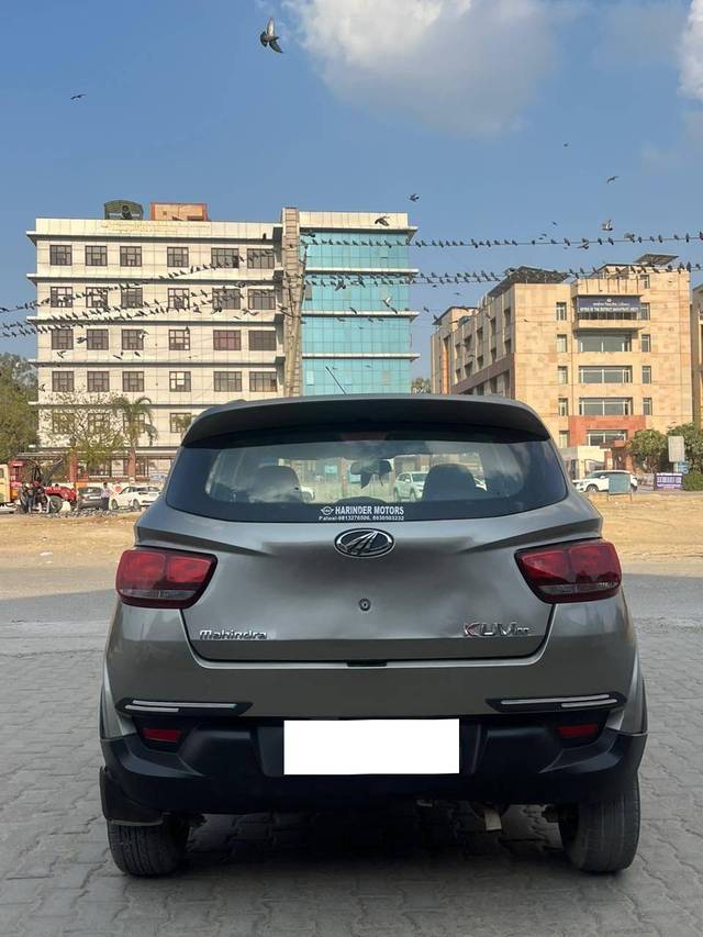 https://images10.gaadi.com/usedcar_image/4591250/original/processed_17ce8c522950133f31c6ec9c1a9013e4.jpg?imwidth=6402