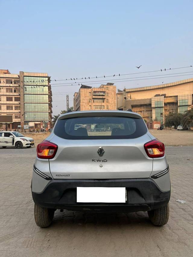 https://images10.gaadi.com/usedcar_image/4591258/original/processed_658bad4426b306b40735892436ced683.jpg?imwidth=6402