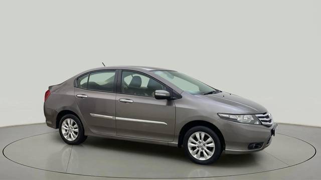 https://images10.gaadi.com/usedcar_image/4591259/original/ee374bca34262f987e46e99c7659d370.jpg?imwidth=6400