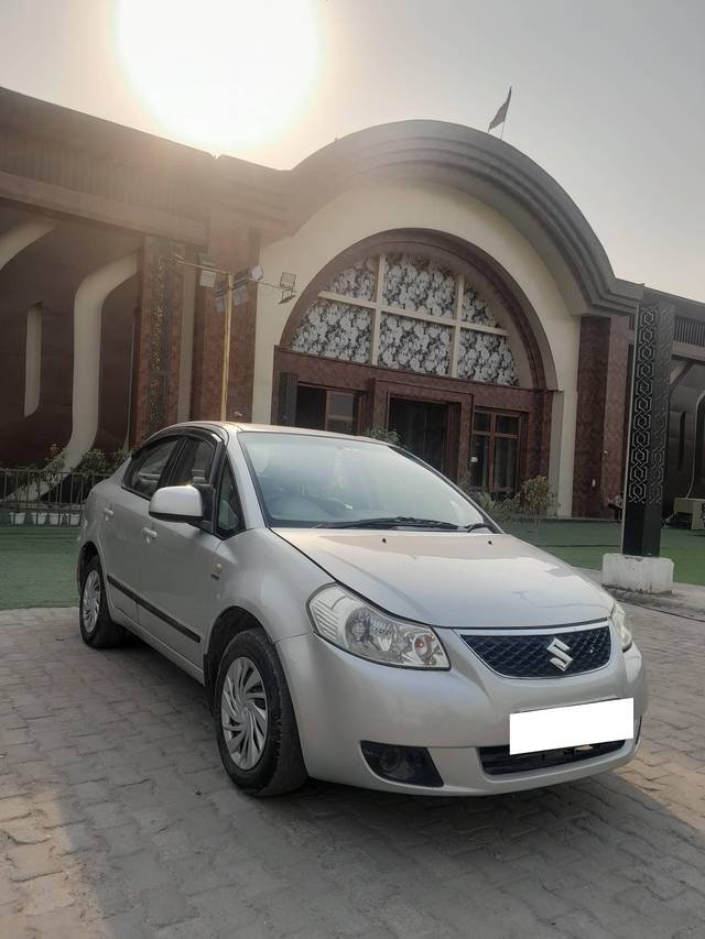 https://images10.gaadi.com/usedcar_image/4591261/original/processed_775f803d4c8d9cd33b1f47b6b8691d74.jpg?imwidth=6400