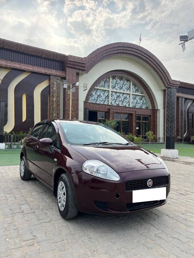 https://images10.gaadi.com/usedcar_image/4591262/original/processed_4884c2dcaeddecaaa4decc1bcc863e33.jpg?imwidth=6400