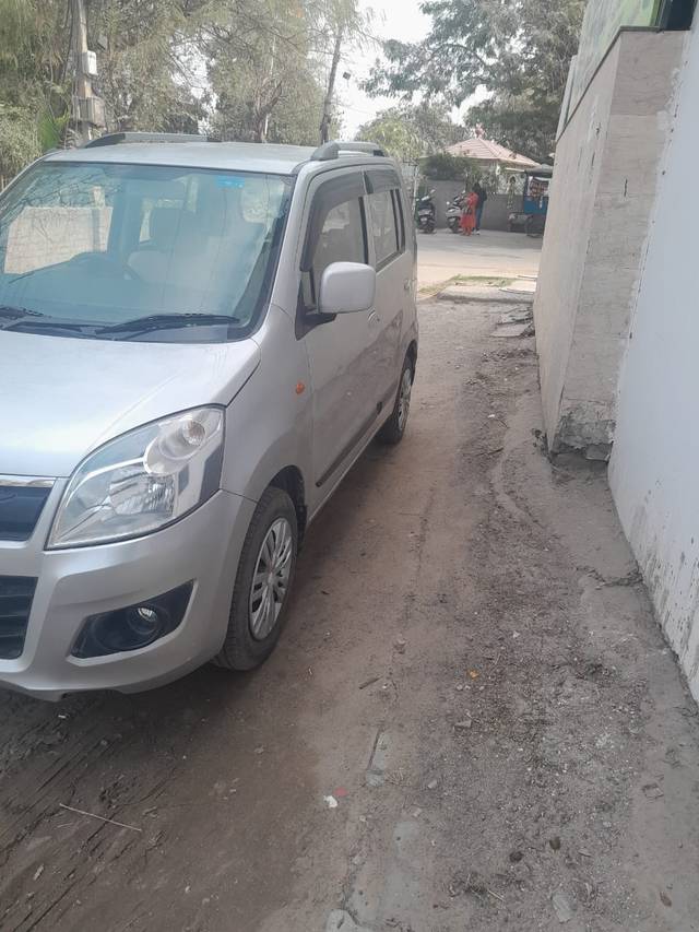 https://images10.gaadi.com/usedcar_image/4591275/original/232762541088bda3825bdb1fefbca349.jpg?imwidth=6400