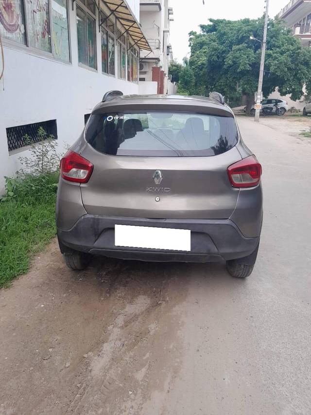 https://images10.gaadi.com/usedcar_image/4591286/original/processed_5a01c0fad3fe95e4cb91f266fe6a30f6.jpg?imwidth=6402