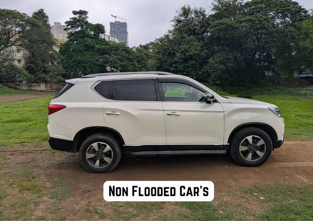 https://images10.gaadi.com/usedcar_image/4591294/original/processed_44094d67e4d746f9289225cc8e4226dd.png?imwidth=6402