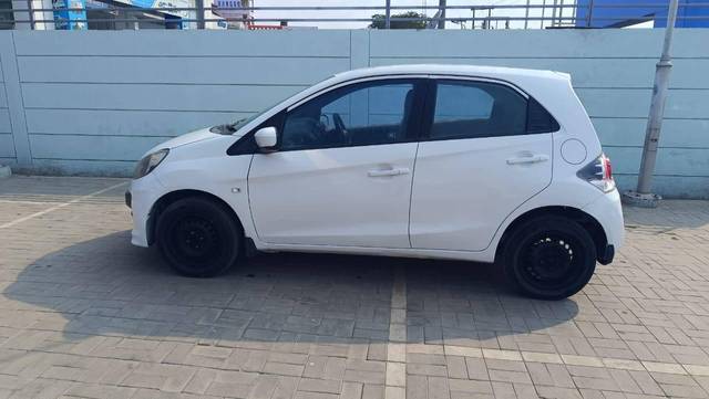 https://images10.gaadi.com/usedcar_image/4591307/original/processed_2f8d5a72eb17a3f103162582599e9a92.jpg?imwidth=6402