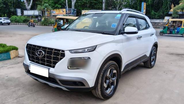https://images10.gaadi.com/usedcar_image/4591308/original/processed_663d7b03f9a1554c527f82093fdac59b.jpg?imwidth=6402