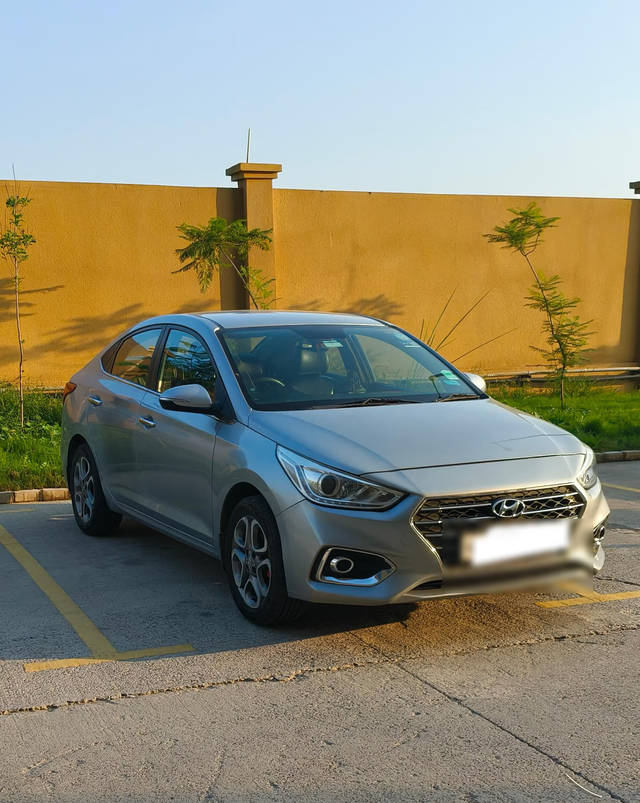 https://images10.gaadi.com/usedcar_image/4591313/original/40009562-f89d-4e4a-be59-71f6320cb362.png?imwidth=6400