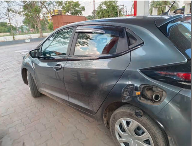https://images10.gaadi.com/usedcar_image/4591331/original/72c2d4de-42a1-4d45-a05d-1ac83b0d1e72.png?imwidth=6402