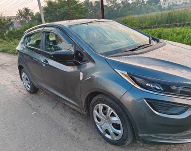 https://images10.gaadi.com/usedcar_image/4591331/original/dd5dec9e-9a5f-4e9f-9e45-f8379cc1aad8.png?imwidth=6401
