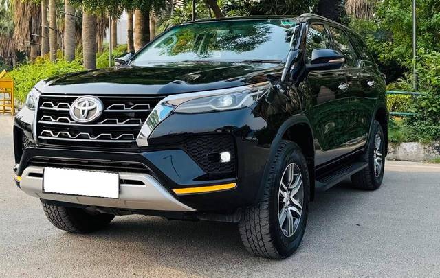 https://images10.gaadi.com/usedcar_image/4591356/original/processed_12ac684e7082e6eb0af191b149f6d9f0.jpg?imwidth=6400