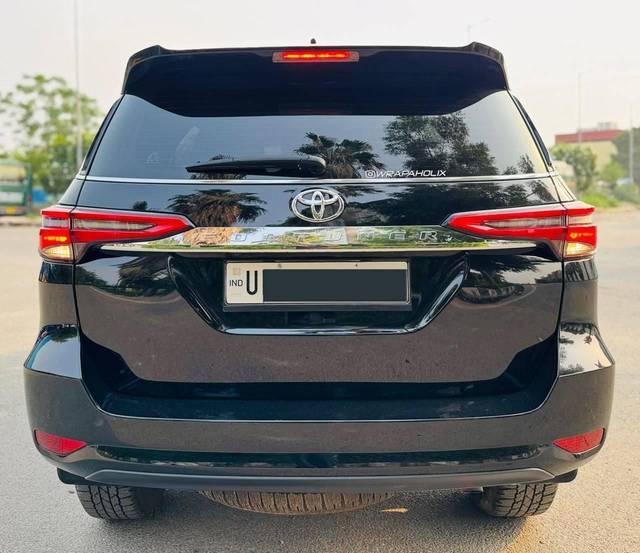 https://images10.gaadi.com/usedcar_image/4591356/original/processed_d3a187d040f3c37f150dfb6c86739381.jpg?imwidth=6401