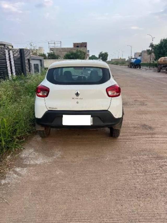 https://images10.gaadi.com/usedcar_image/4591359/original/processed_1cee4796-ae34-4fe7-aa70-17f210415be6.jpeg?imwidth=6402