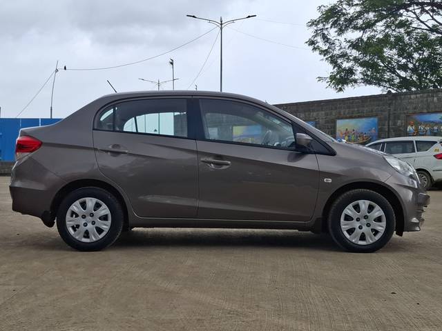https://images10.gaadi.com/usedcar_image/4591364/original/87adc300a5e8567ff0717c6855d9286c.jpg?imwidth=6401
