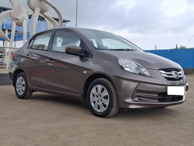 https://images10.gaadi.com/usedcar_image/4591364/original/processed_2c6ee0d051565b5fad12f4bb5b95d645.jpg?imwidth=6400