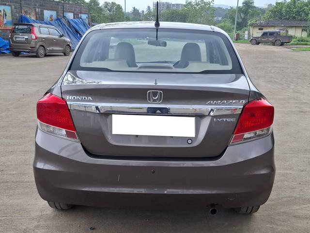 https://images10.gaadi.com/usedcar_image/4591364/original/processed_e9daf47b64fc3e69148ee7cdb586911f.jpg?imwidth=6402