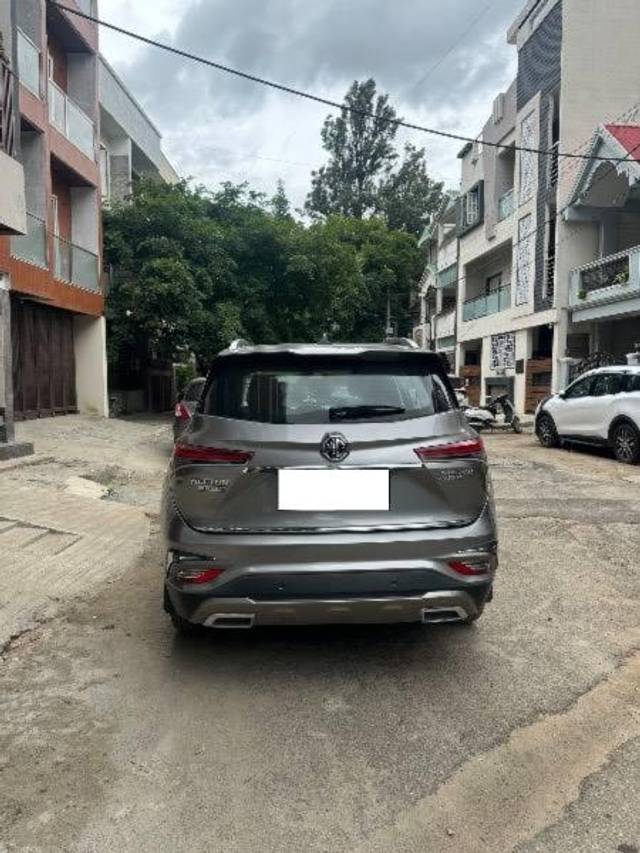 https://images10.gaadi.com/usedcar_image/4591371/original/processed_4dd4591d-8c33-45e7-93cb-97e13c848467.jpeg?imwidth=6401