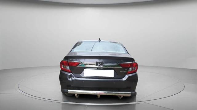 https://images10.gaadi.com/usedcar_image/4591372/original/processed_b2019e35-9584-42b6-ae07-09de0c822f1e.jpg?imwidth=6401