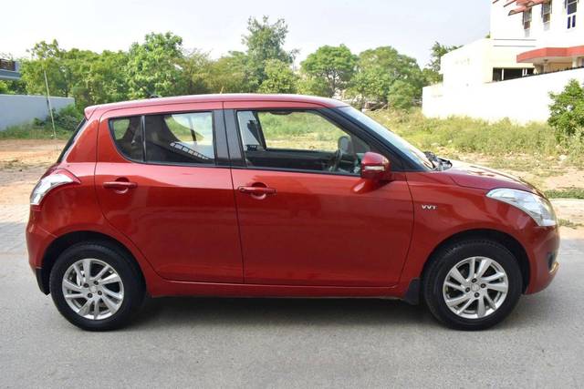 https://images10.gaadi.com/usedcar_image/4591381/original/processed_0f2bb0ca70005a2e3779140c7927e053.jpg?imwidth=6401