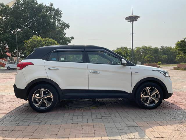 https://images10.gaadi.com/usedcar_image/4591385/original/fe596306dcf08a8a11a6a106e74f8702.jpg?imwidth=6401
