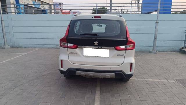 https://images10.gaadi.com/usedcar_image/4591409/original/processed_e369201ce3ed7e2b612ef2f3511e7027.jpeg?imwidth=6402