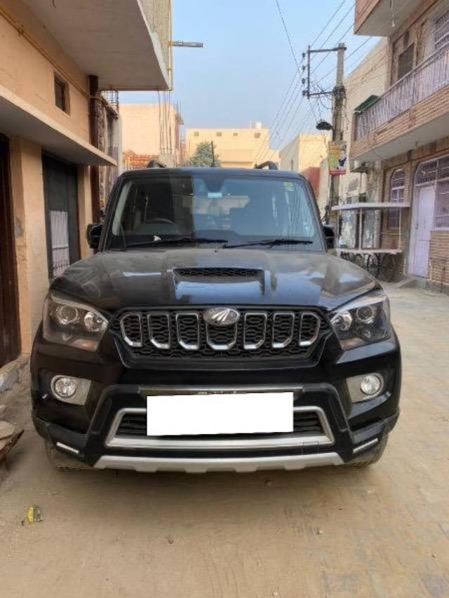 https://images10.gaadi.com/usedcar_image/4591412/original/processed_2fad94bc-9539-453f-be0f-64b69b479f7e.jpeg?imwidth=6402