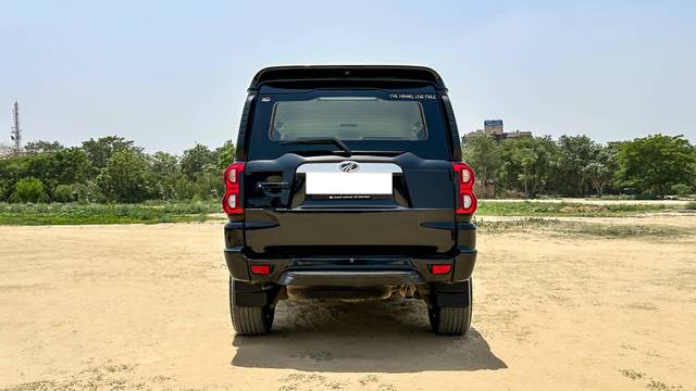 https://images10.gaadi.com/usedcar_image/4591415/original/processed_b29962c209a435dbc38901cb5c70aa42.JPG?imwidth=6402