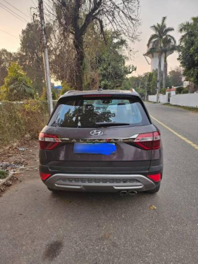 https://images10.gaadi.com/usedcar_image/4591432/original/processed_7050d20d-d7da-4f1b-ba4a-1d7dcc269347.jpg?imwidth=6402
