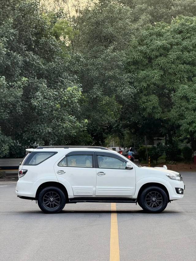 https://images10.gaadi.com/usedcar_image/4591435/original/processed_01a679a31c9a20e1efab39651bff6107.jpg?imwidth=6401